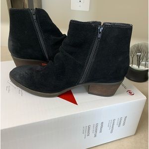 Josef Siebel boots with distressed suede look on the toes and heel